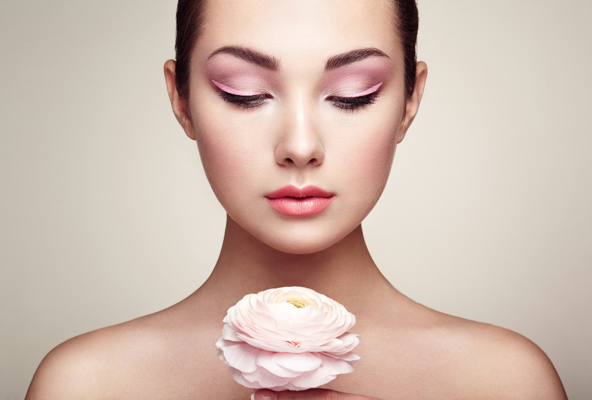 Portrait of beautiful young woman with flowers